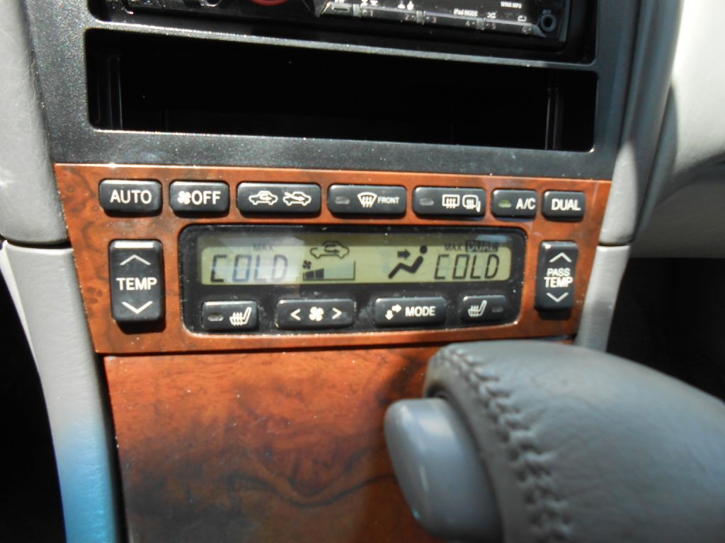 2001 Toyota Avalon Image 16