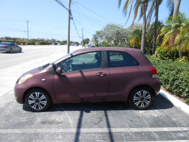 2010 Toyota Yaris Image 2