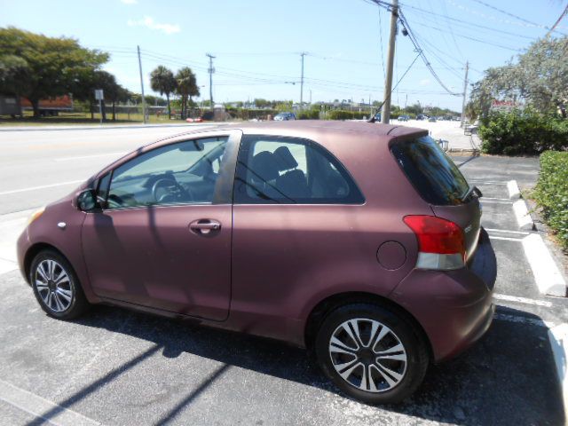 2010 Toyota Yaris Image 3