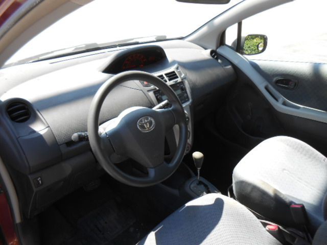 2010 Toyota Yaris Image 11