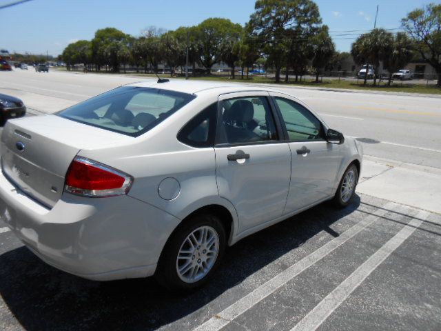 2010 Ford Focus Image 5