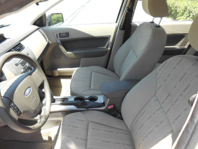 2010 Ford Focus Image 11