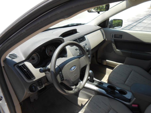 2010 Ford Focus Image 12