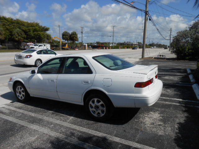 1999 Toyota Camry Image 3