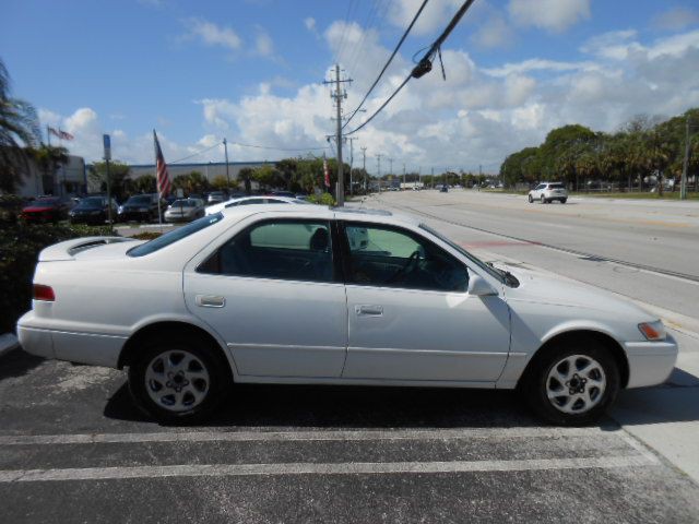 1999 Toyota Camry Image 6