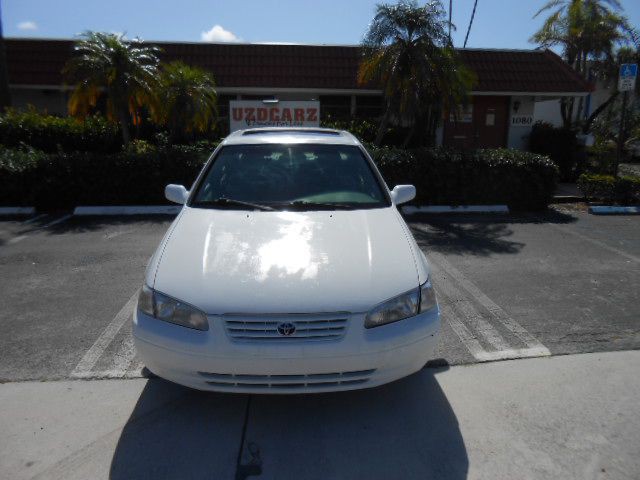 1999 Toyota Camry Image 8