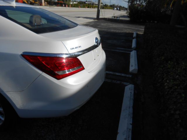 2015 Buick Lacrosse Image 4
