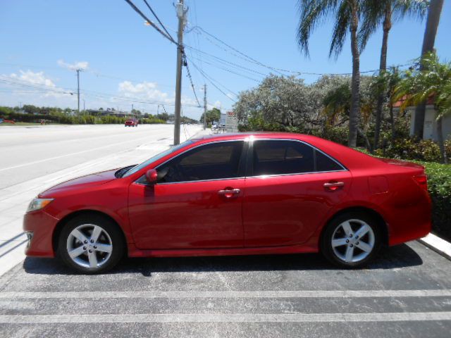 2014 Toyota Camry Image 2