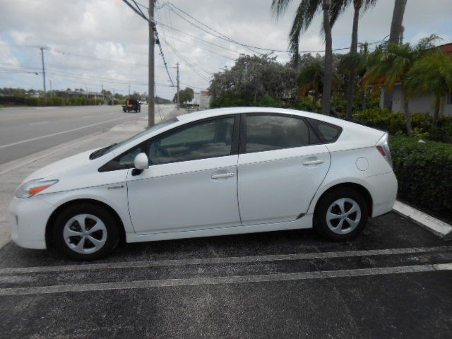 2013 Toyota Prius Image 2