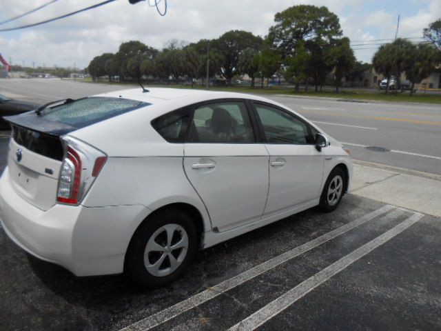 2013 Toyota Prius Image 5