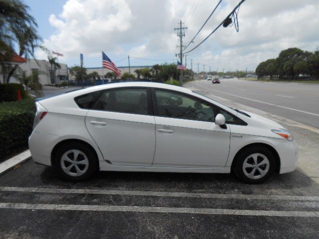 2013 Toyota Prius Image 6