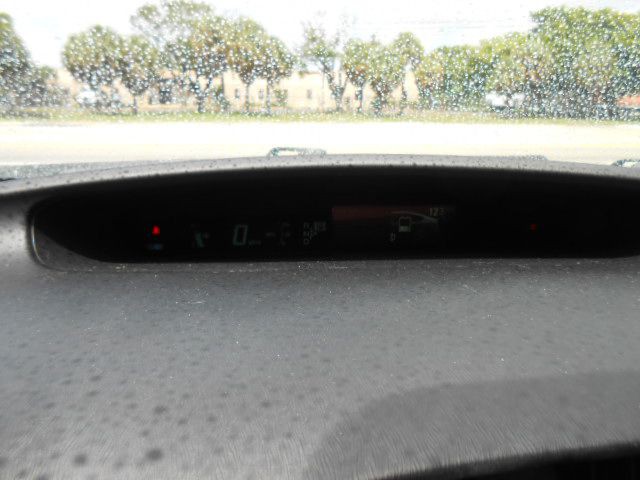 2013 Toyota Prius Image 11
