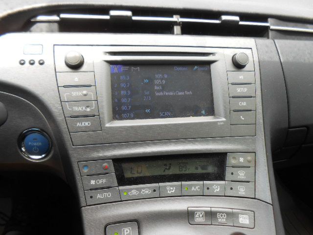 2013 Toyota Prius Image 12