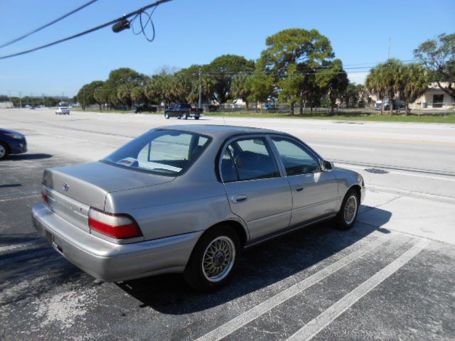 1997 Toyota Corolla Image 4
