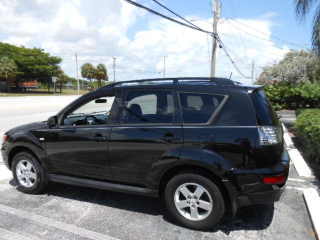 2010 Mitsubishi Outlander Image 3