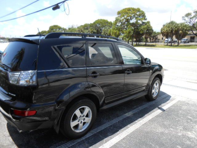 2010 Mitsubishi Outlander Image 6