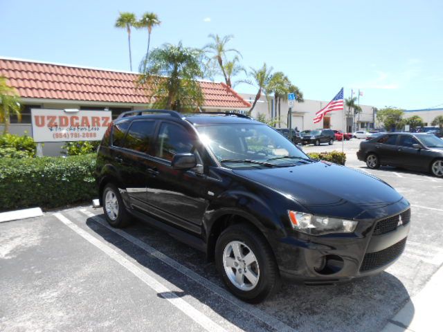 2010 Mitsubishi Outlander Image 8