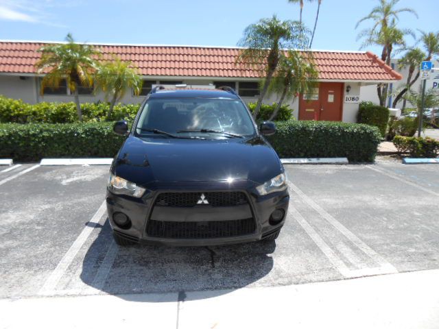 2010 Mitsubishi Outlander Image 9