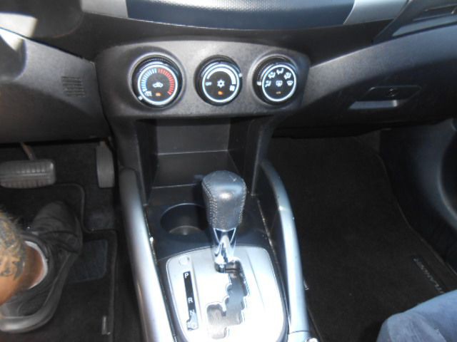 2010 Mitsubishi Outlander Image 13