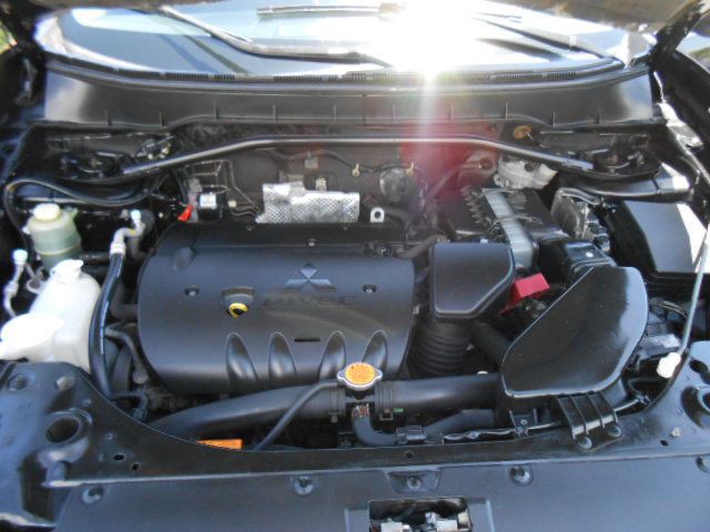 2010 Mitsubishi Outlander Image 14