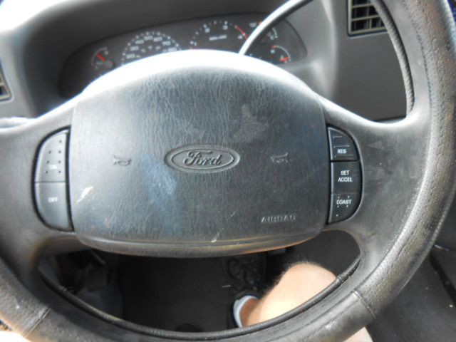 2002 Ford F-350 Image 23