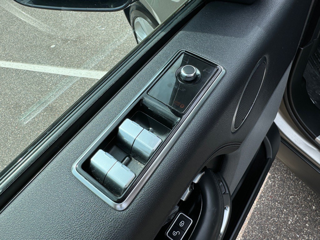 2018 Land Rover Range Rover Image 25