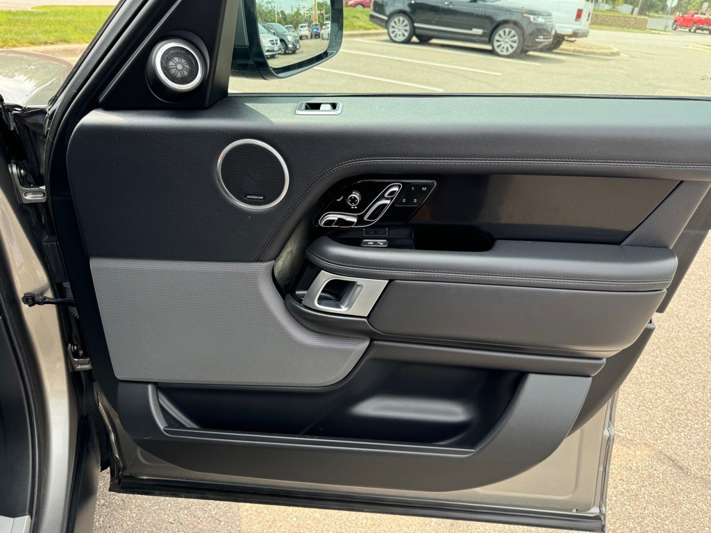 2018 Land Rover Range Rover Image 38