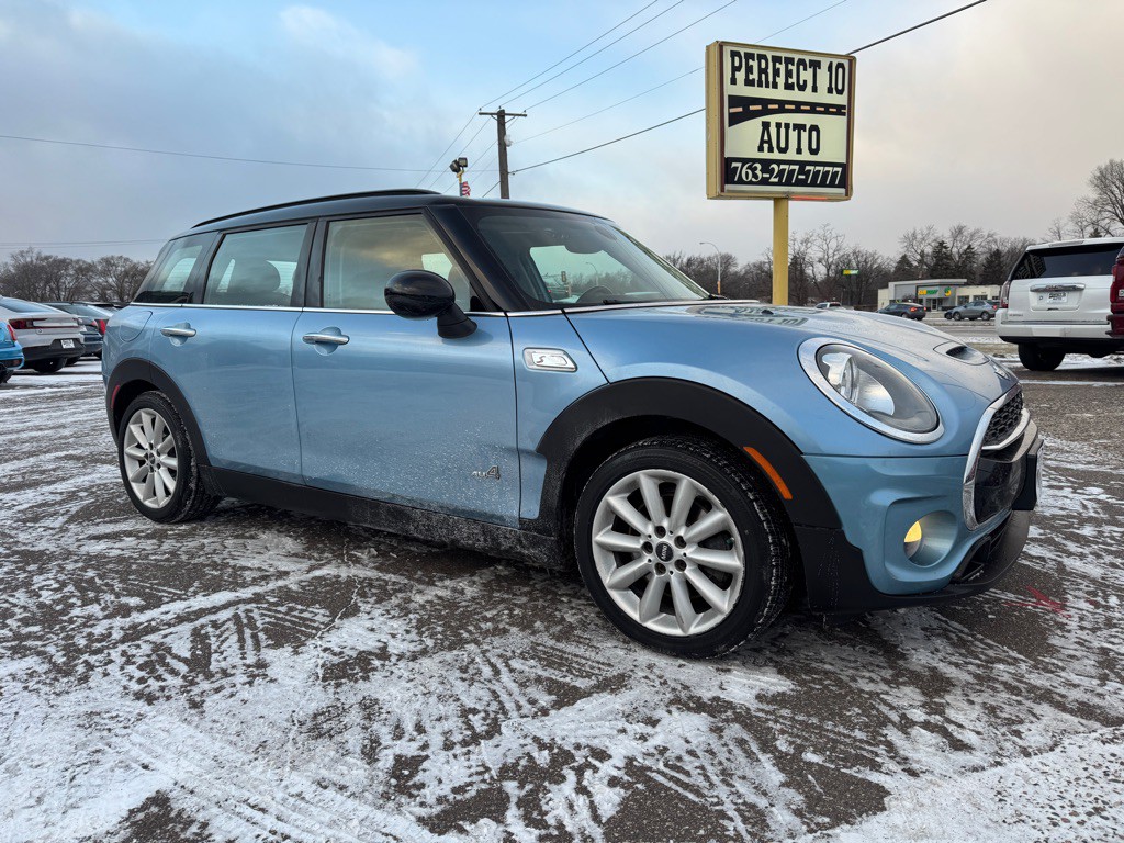 2018 MINI Cooper Clubman Image 2