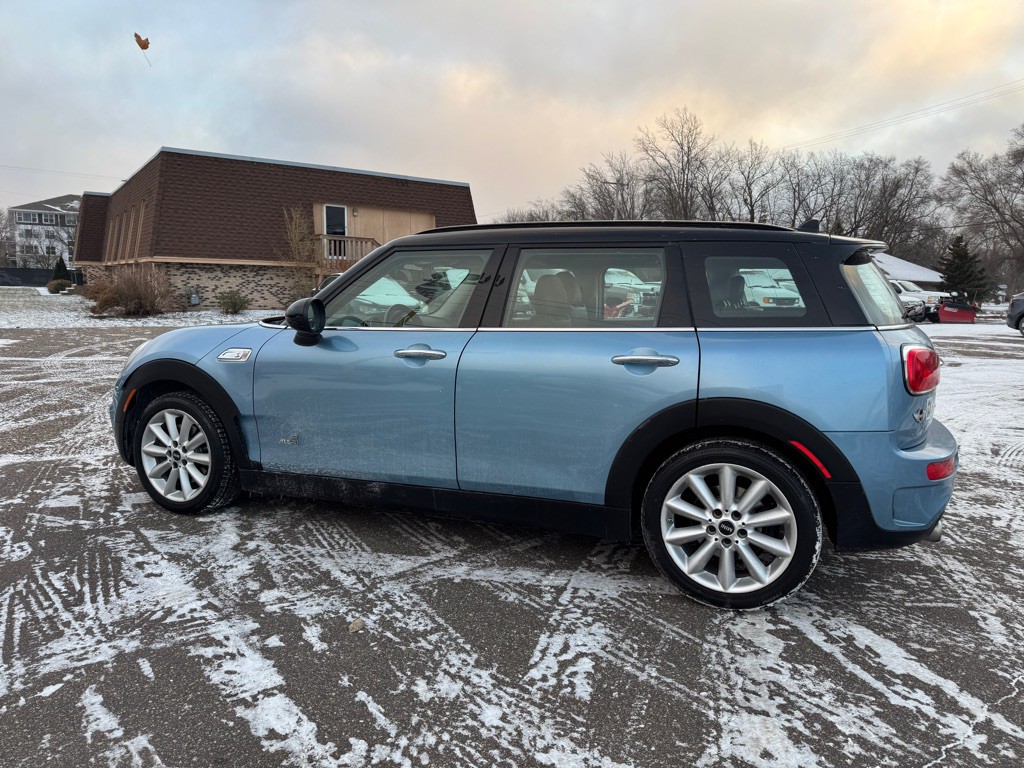 2018 MINI Cooper Clubman Image 11