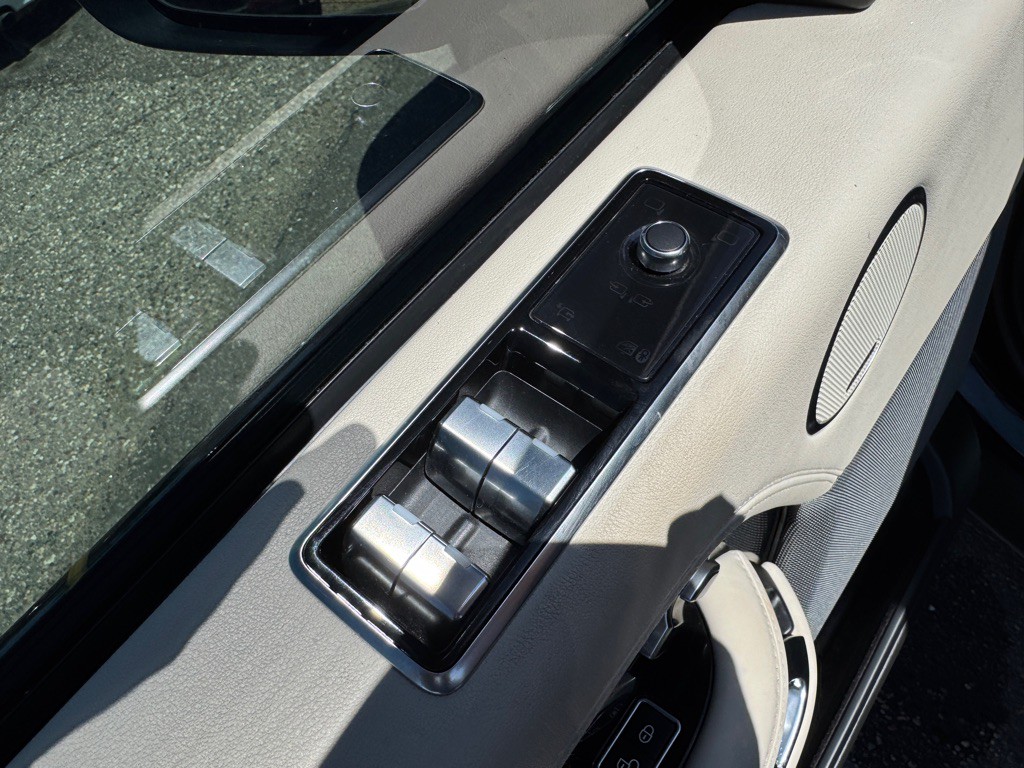 2018 Land Rover Range Rover Image 25