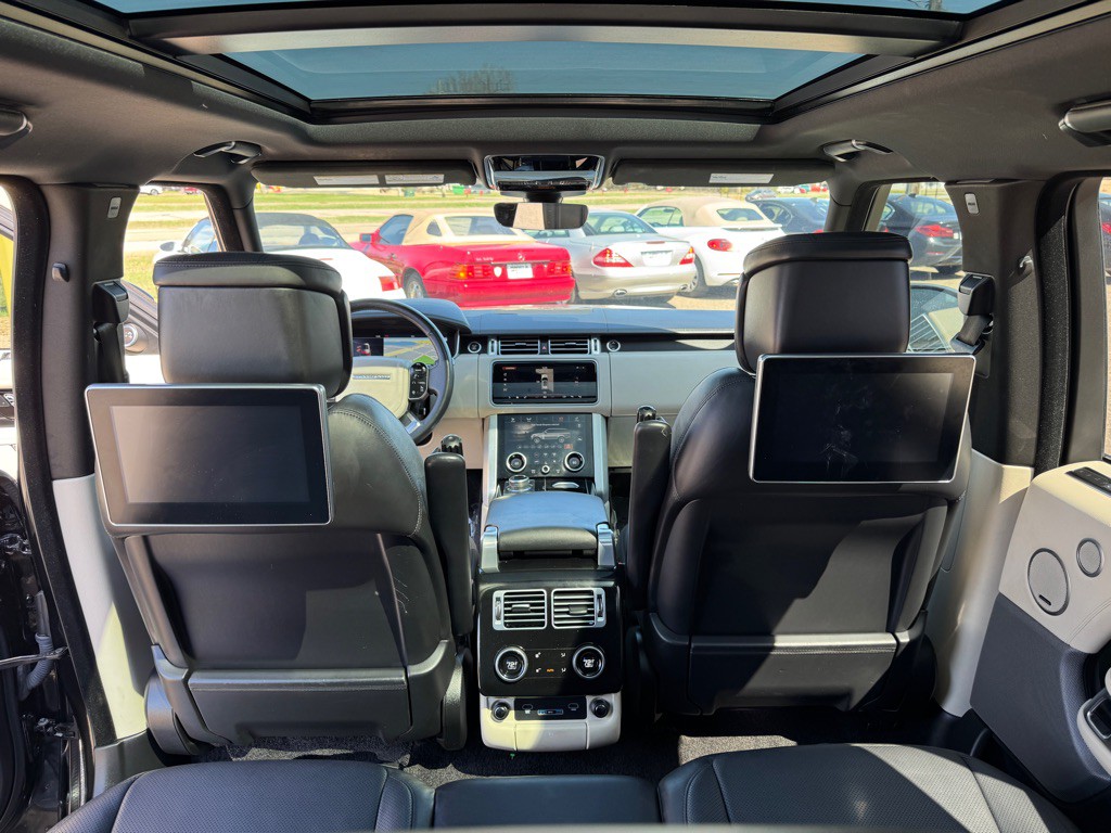 2018 Land Rover Range Rover Image 32