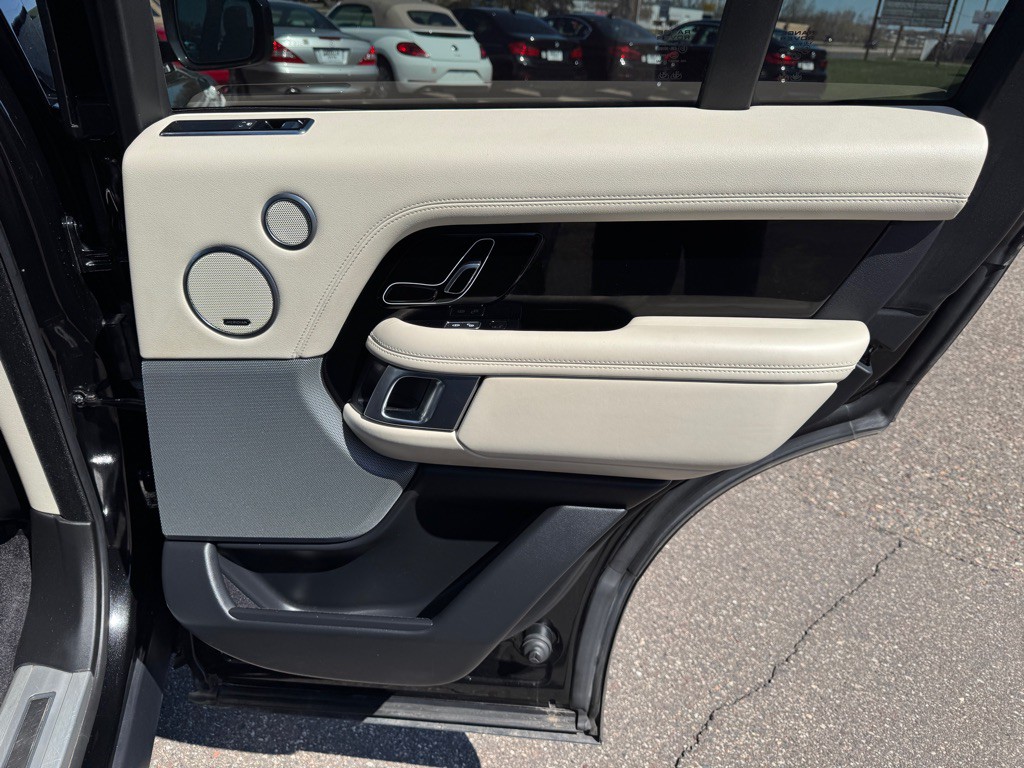 2018 Land Rover Range Rover Image 37