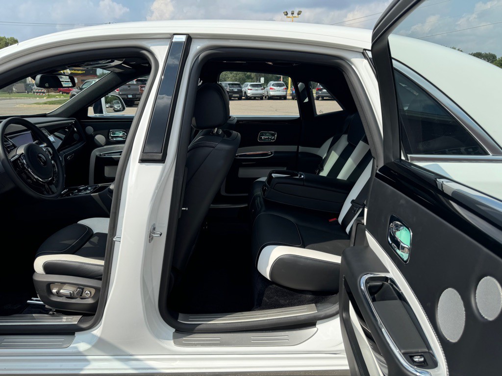 2020 Rolls-Royce Ghost Image 25