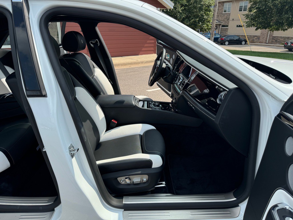 2020 Rolls-Royce Ghost Image 33
