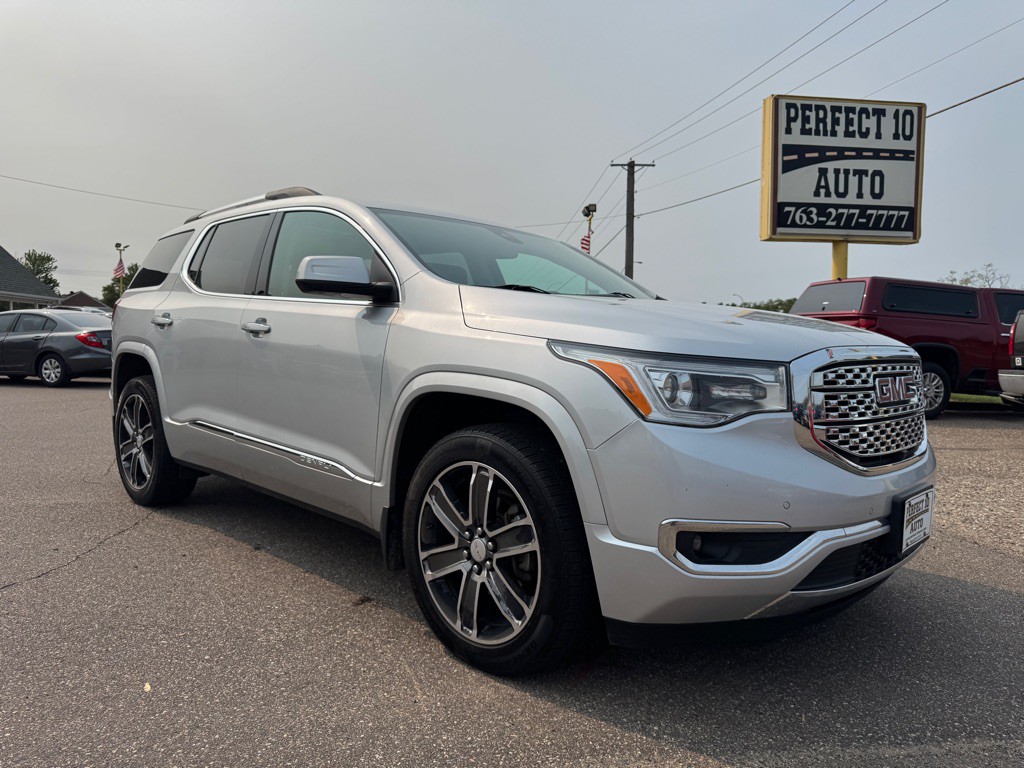 2017 GMC Acadia Image 1