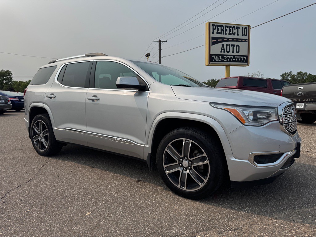 2017 GMC Acadia Image 2