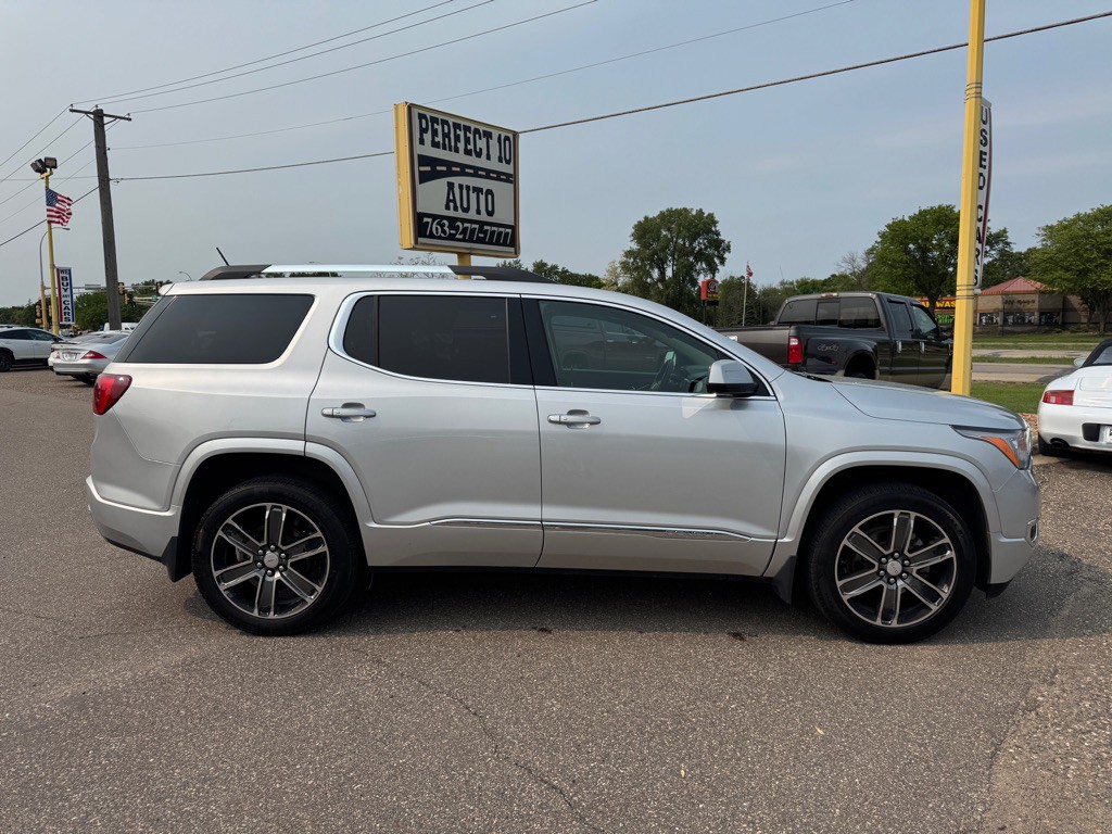2017 GMC Acadia Image 4