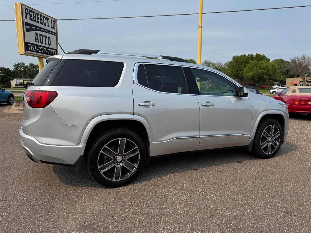 2017 GMC Acadia Image 5