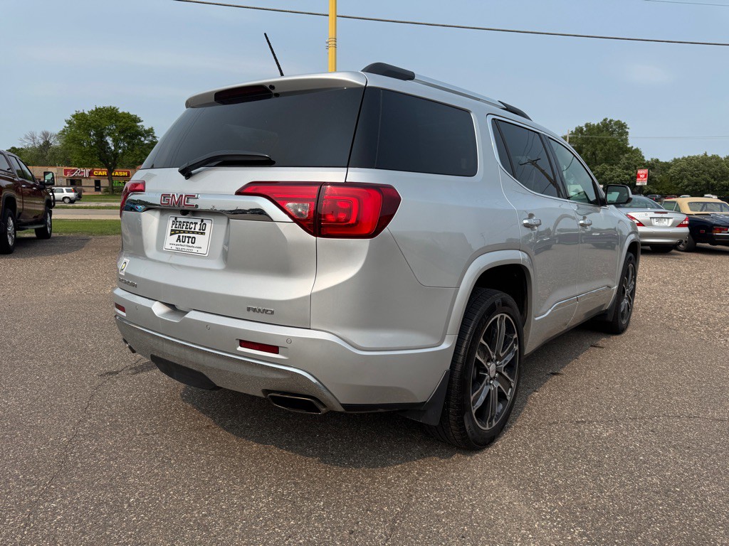2017 GMC Acadia Image 7