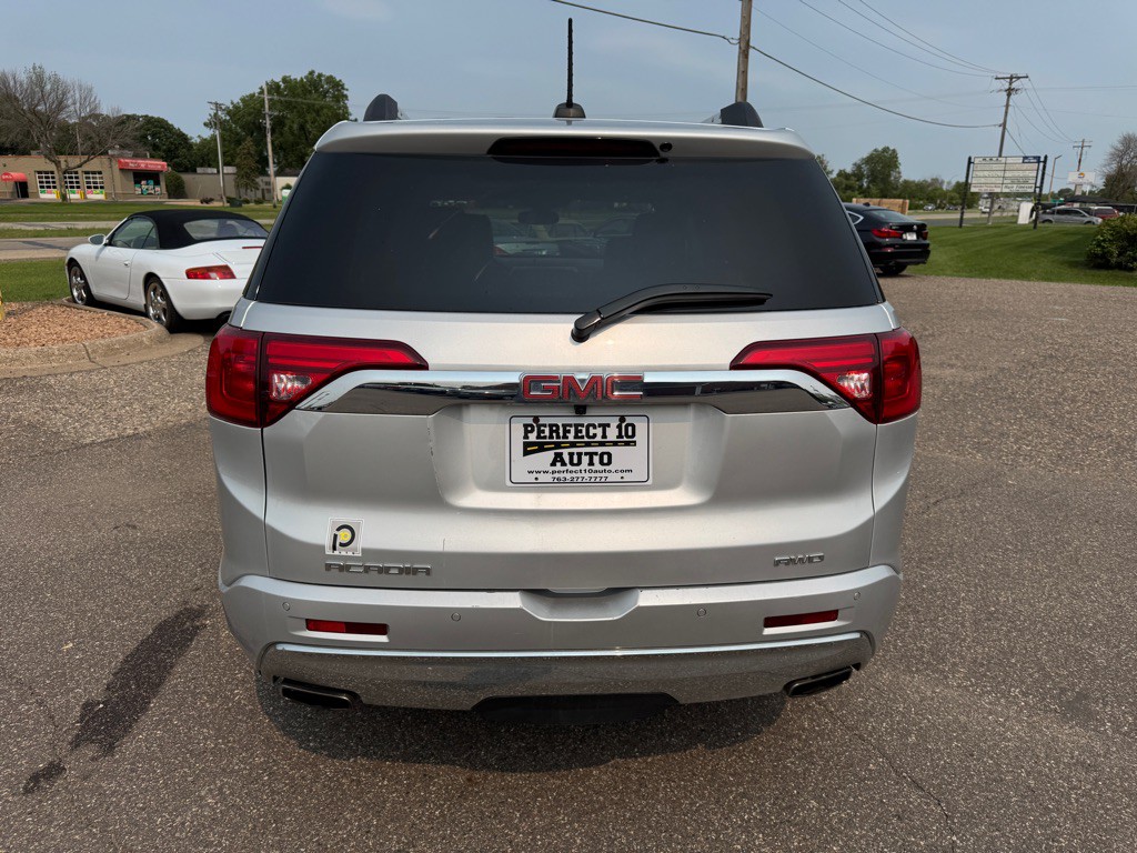 2017 GMC Acadia Image 8