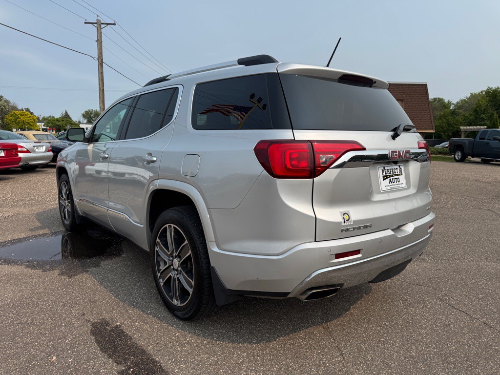 2017 GMC Acadia Image 9