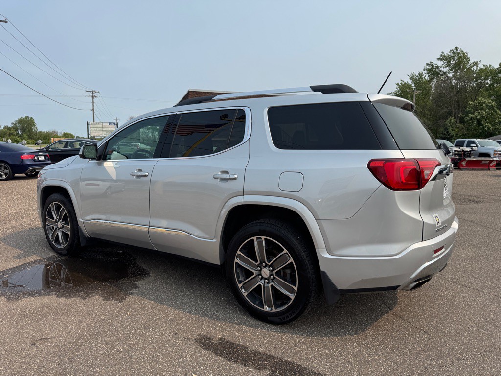 2017 GMC Acadia Image 10