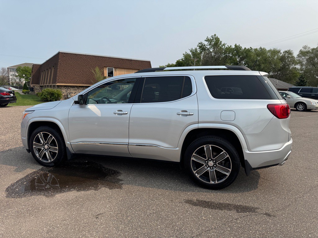 2017 GMC Acadia Image 11