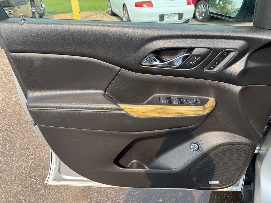 2017 GMC Acadia Image 24
