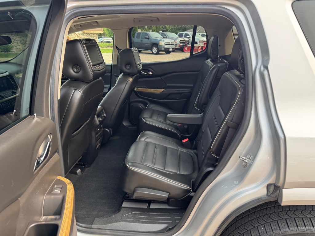 2017 GMC Acadia Image 28