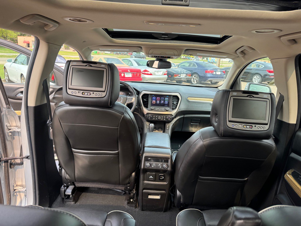 2017 GMC Acadia Image 33