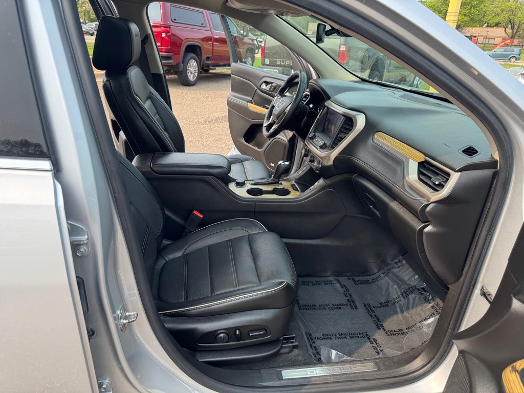 2017 GMC Acadia Image 38
