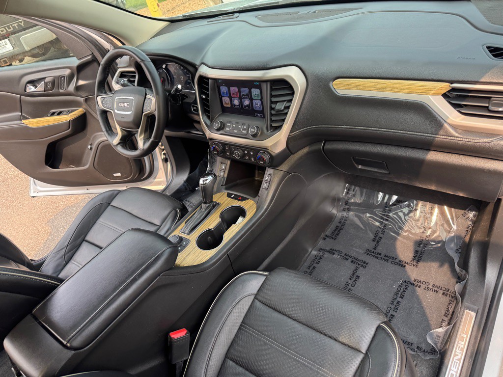 2017 GMC Acadia Image 40