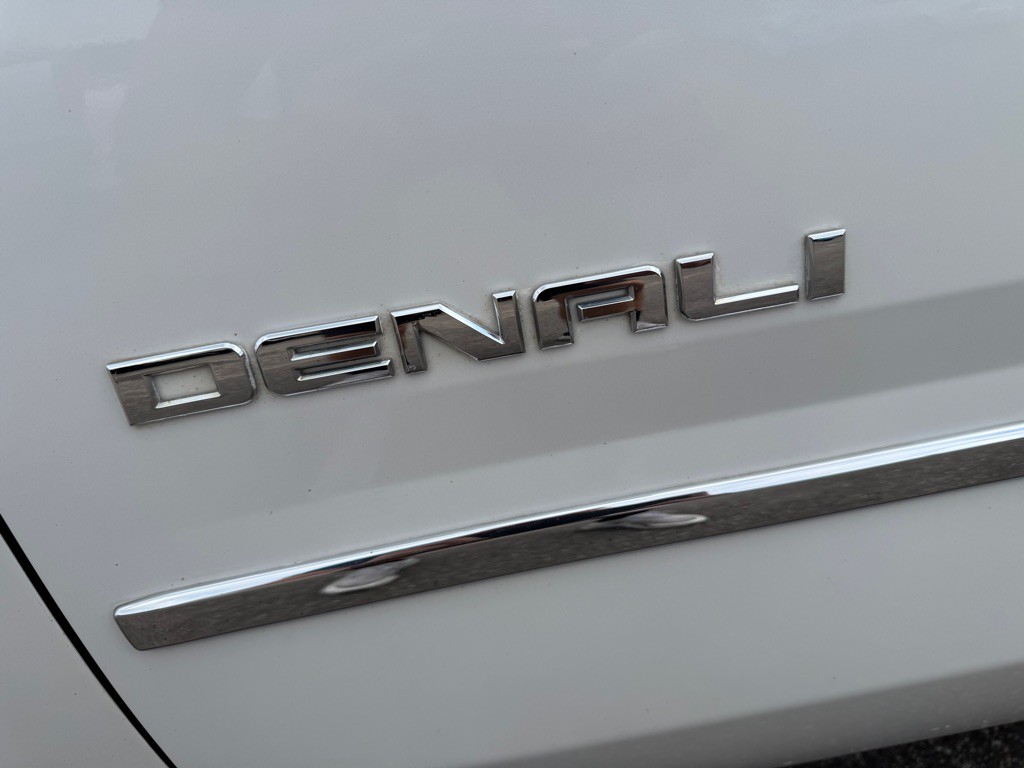 2020 GMC Yukon Image 19