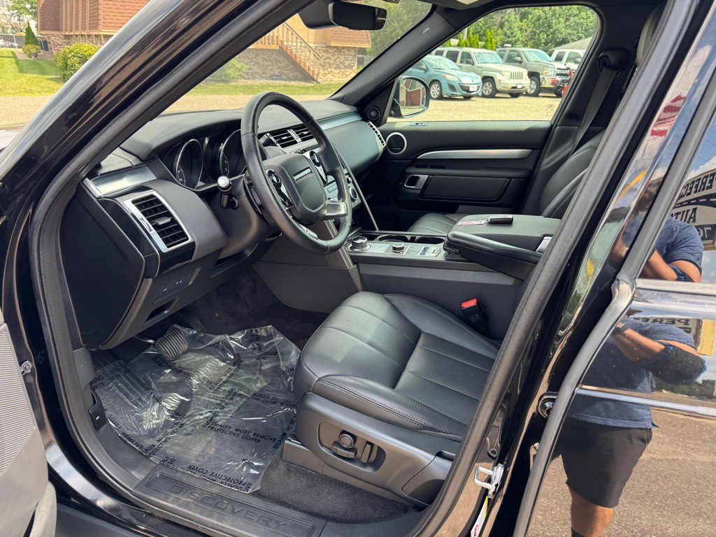 2020 Land Rover Discovery Image 20
